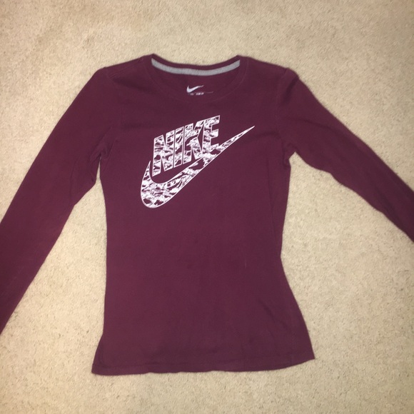 nike maroon long sleeve
